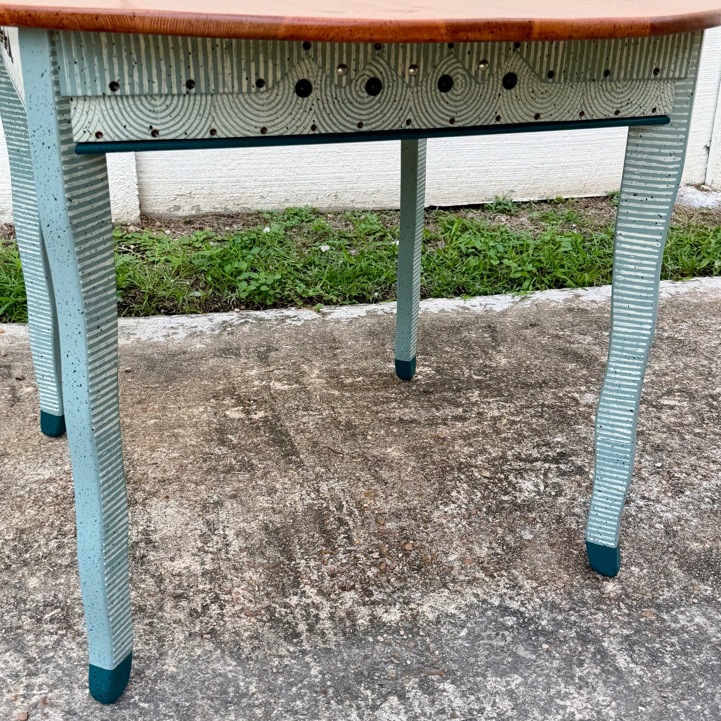 David Marsh 42" Round Dining Table