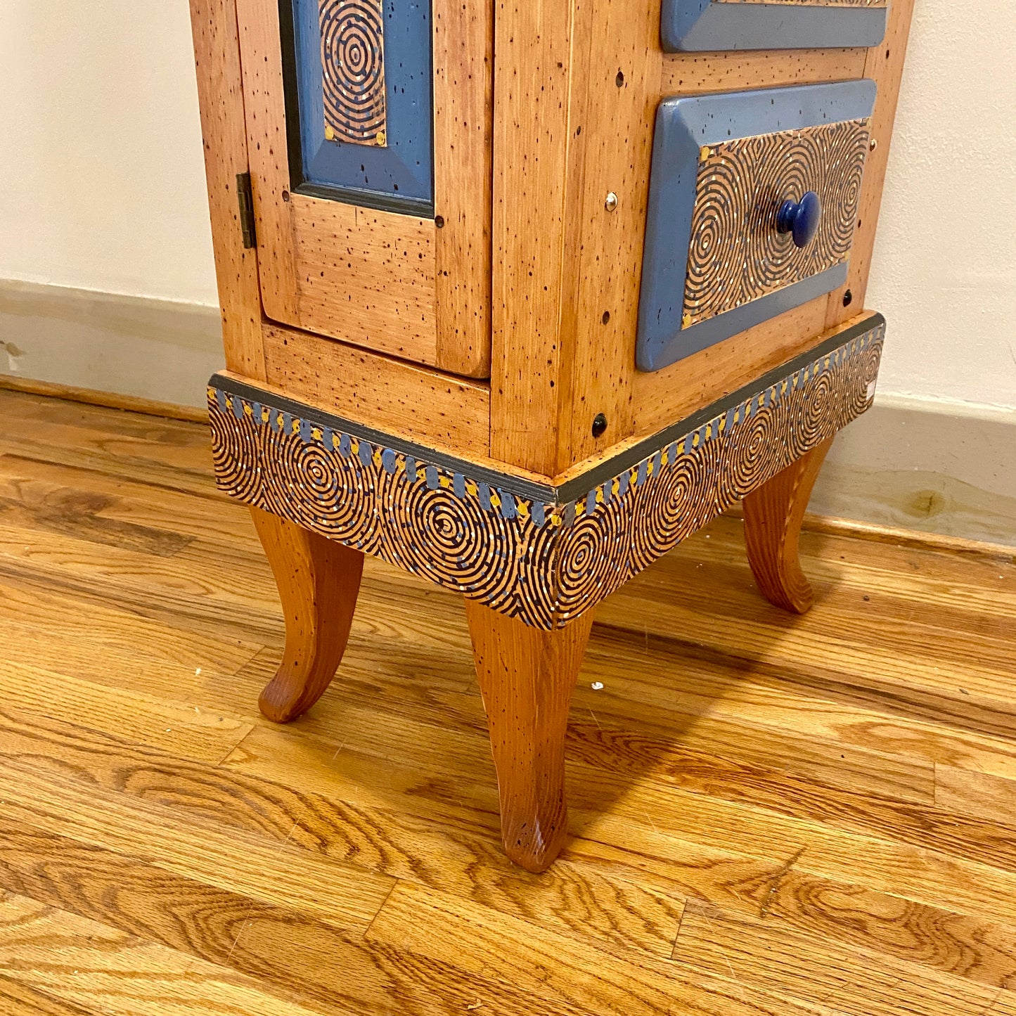 Tommy Lewis Marsh Style Jewelry Catchall on Legs