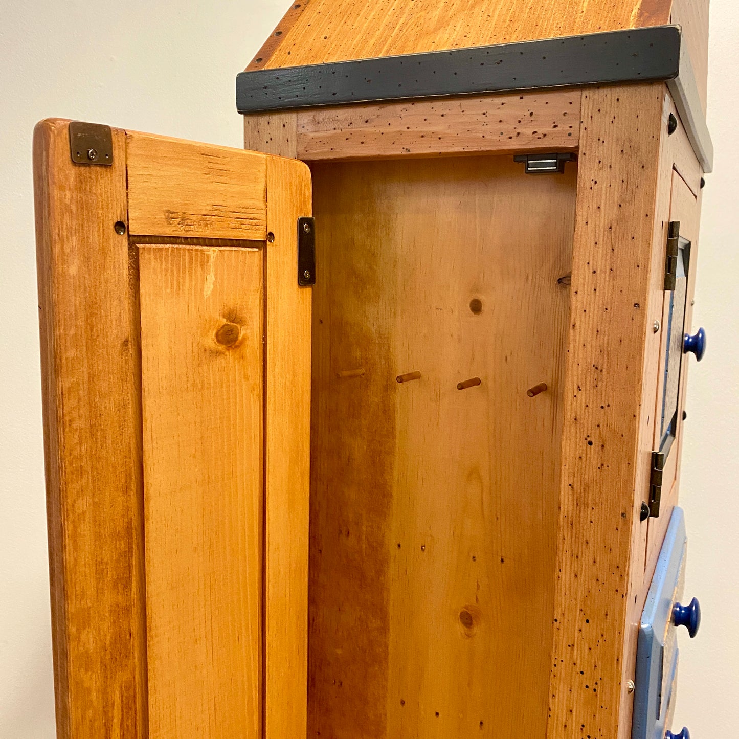 Tommy Lewis Marsh Style Jewelry Catchall on Legs
