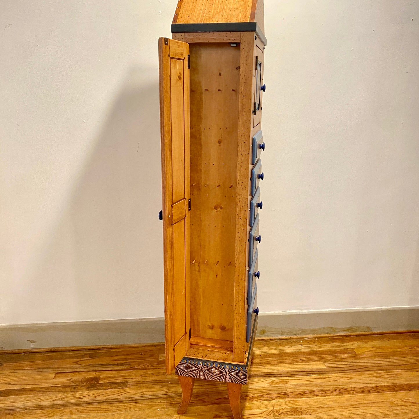 Tommy Lewis Marsh Style Jewelry Catchall on Legs