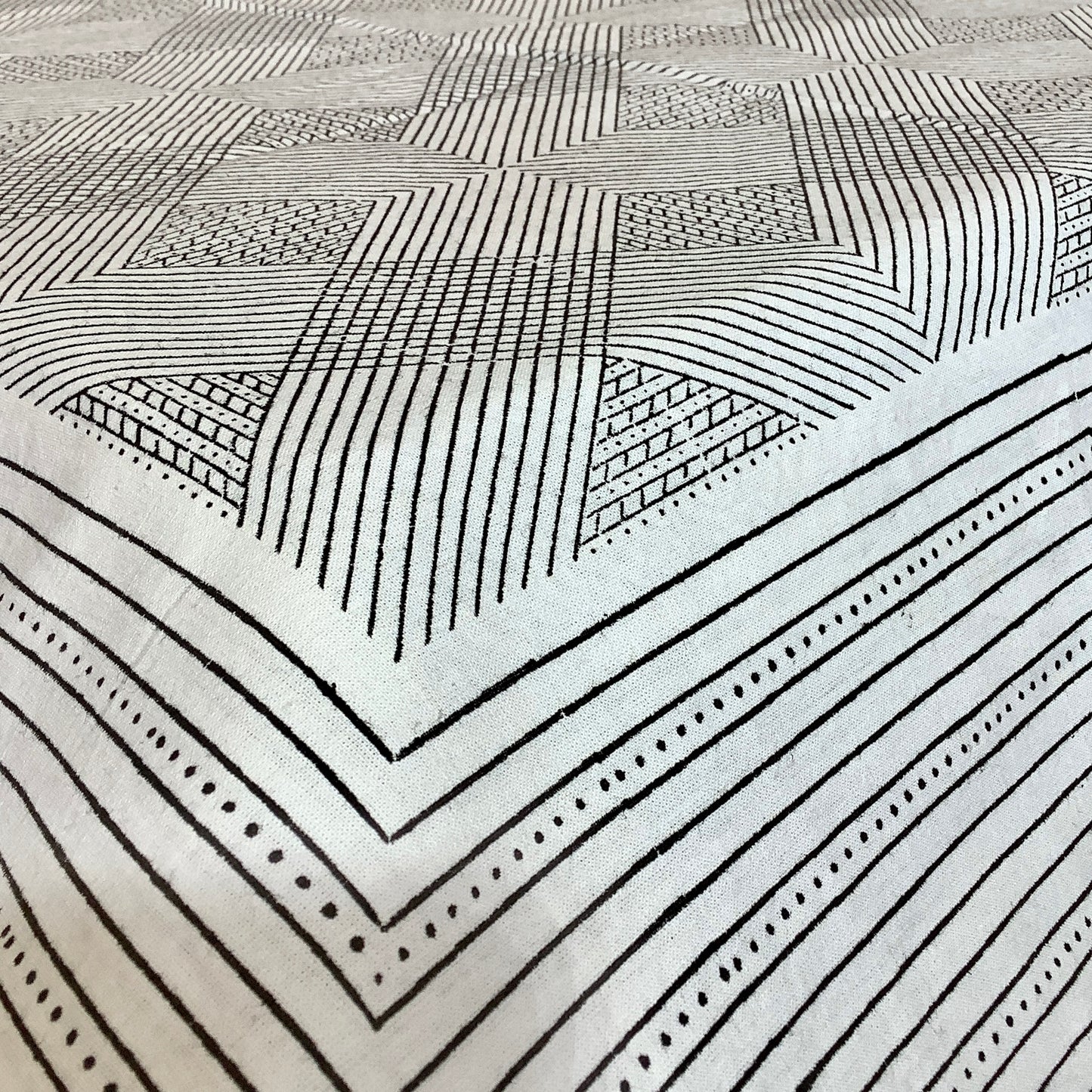 Aztec Grid Tablecloth - 60x120