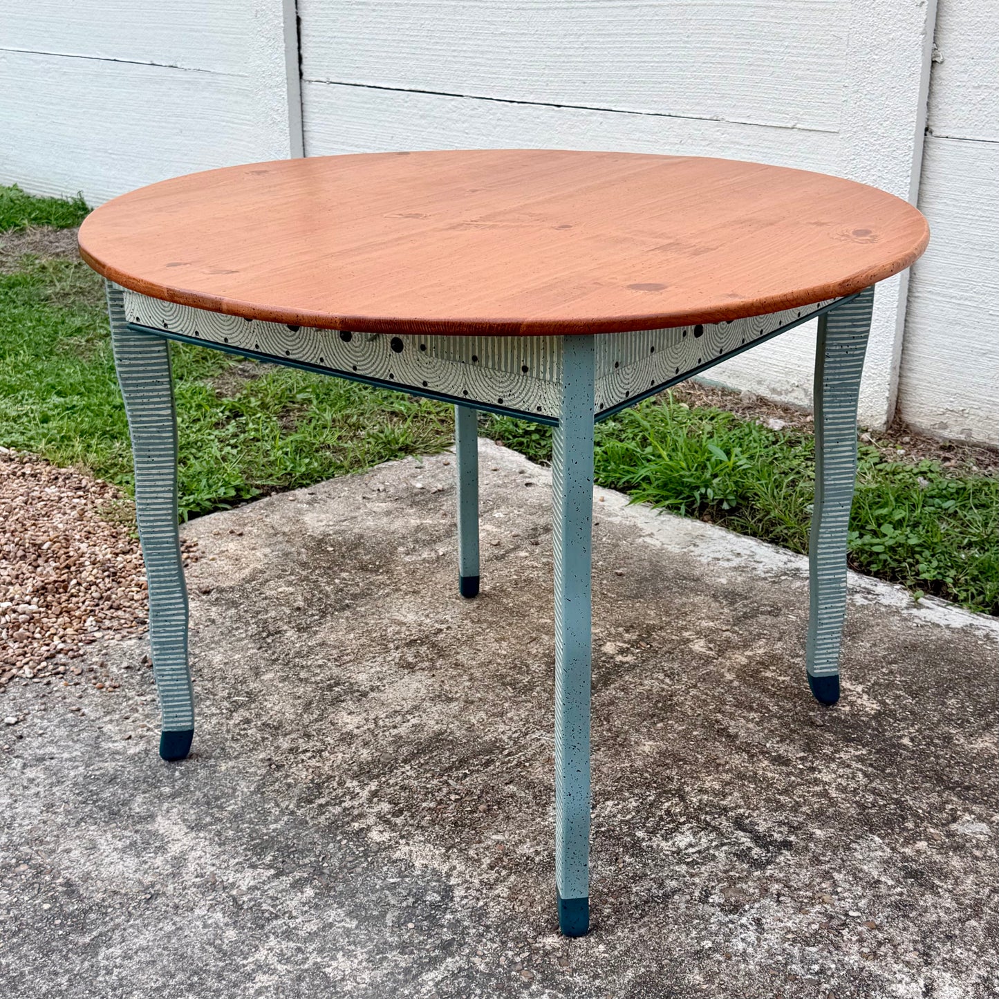 David Marsh 42" Round Dining Table