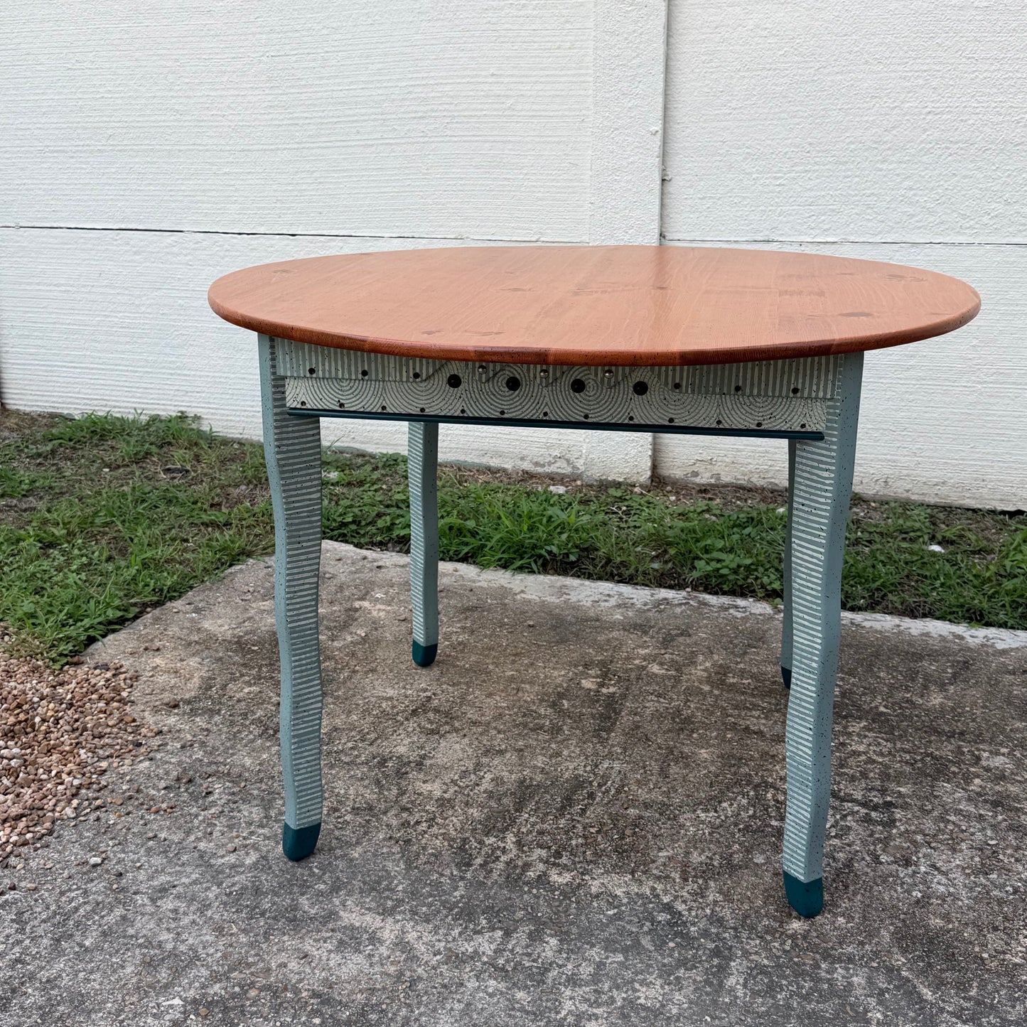 David Marsh 42" Round Dining Table