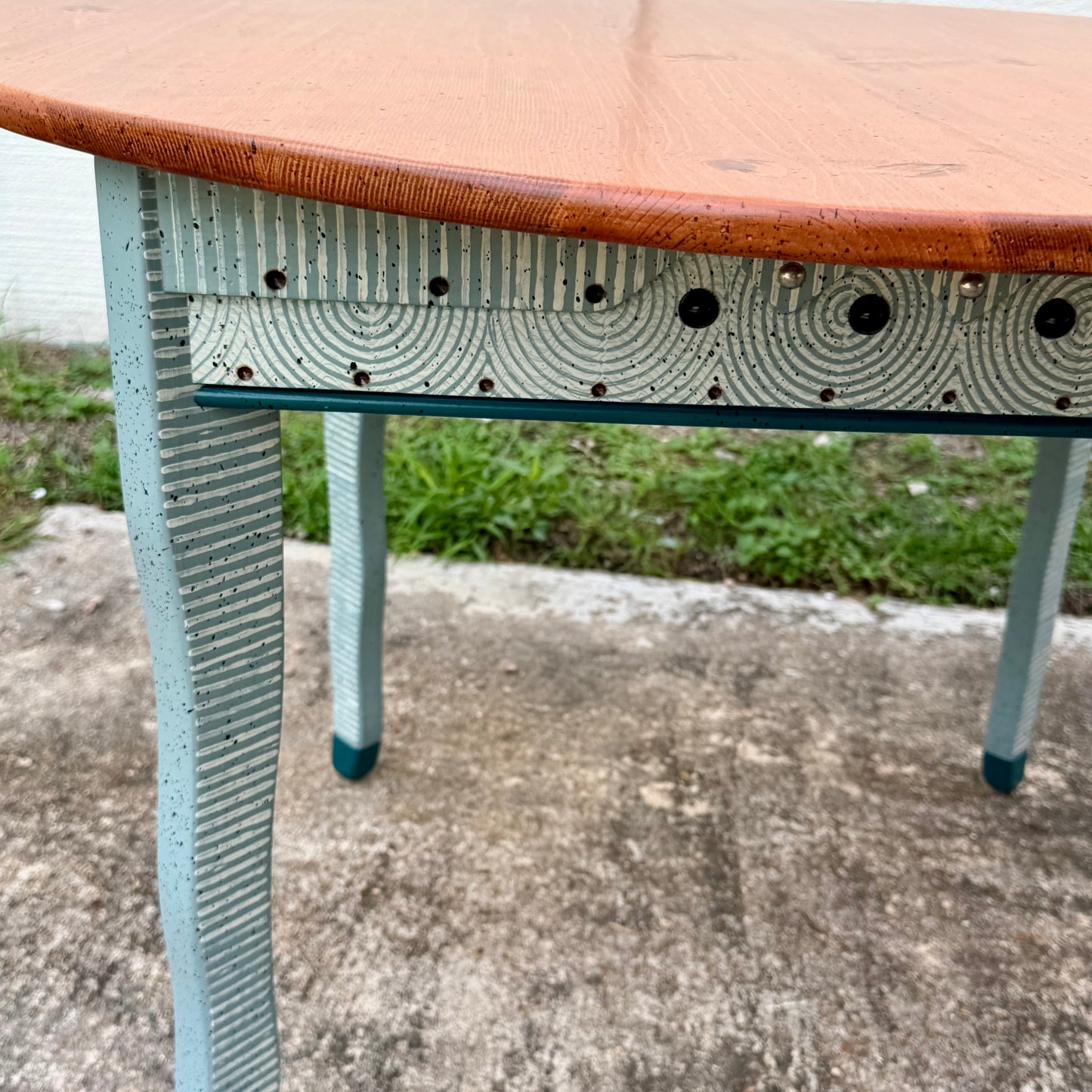 David Marsh 42" Round Dining Table
