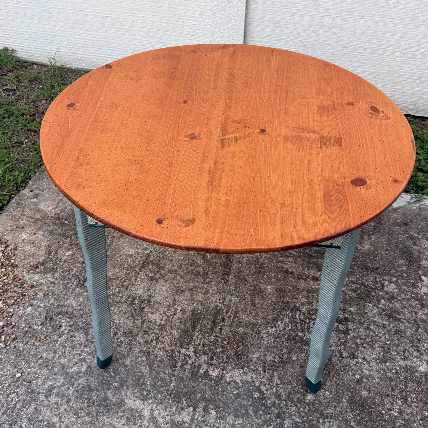 David Marsh 42" Round Dining Table