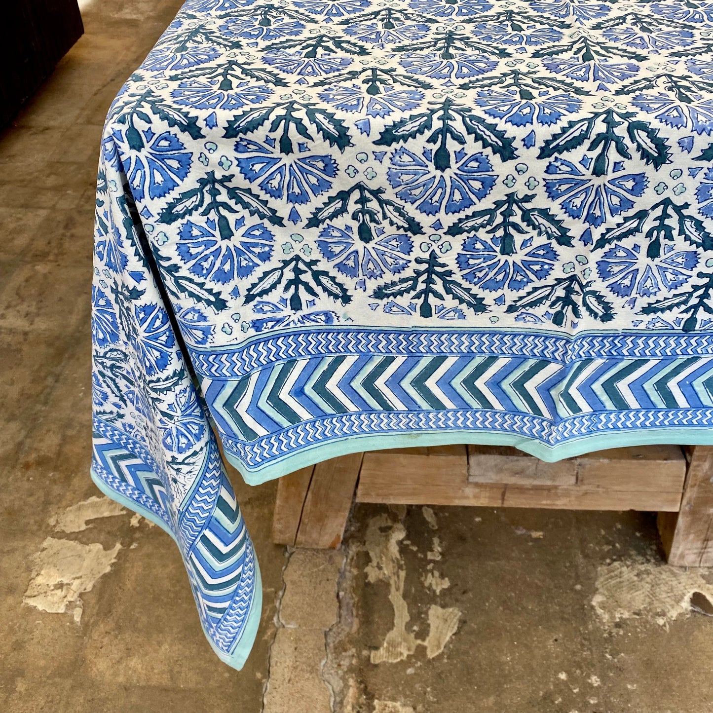 Chrysanthemum Blue Tablecloth 60x120